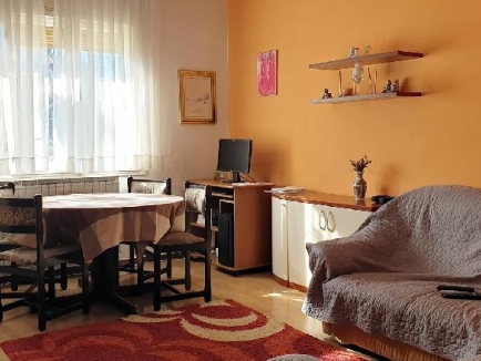 ISTRIA, città di Umago, vendesi una casa bifamiliare con tre appartamenti, superficie totale di 260 m2 ... (00174)